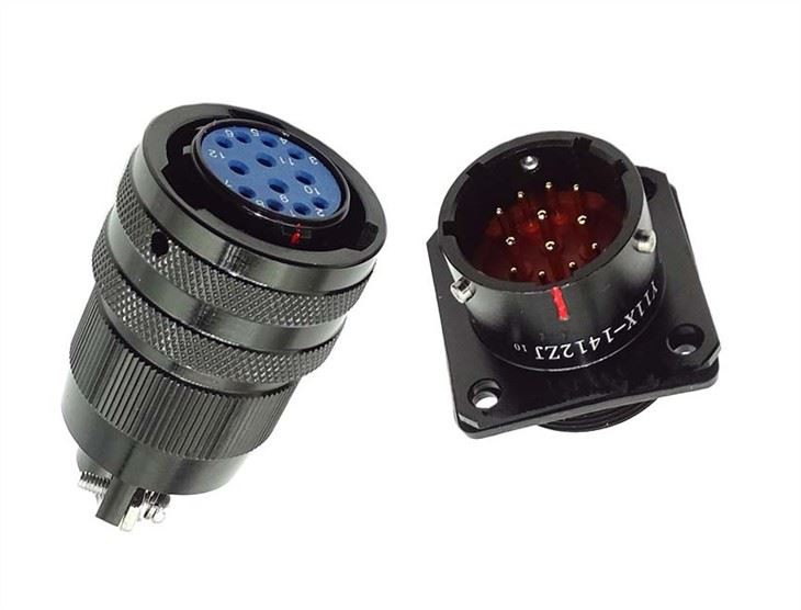 Nagyáramú apa és női Pogo tűs csatlakozó