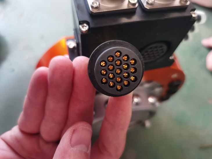 19 tűs dugós csatlakozó megoldás