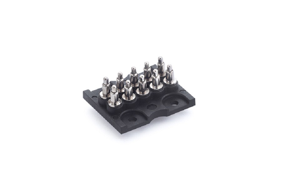 Csatlakozófej csatlakozó csapokkal