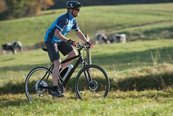 Mágneses pogopin töltőcsatlakozó megoldás elektromos kerékpárhoz